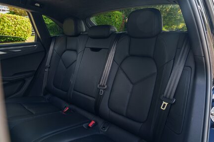 Porsche Macan Turbo PDK 25