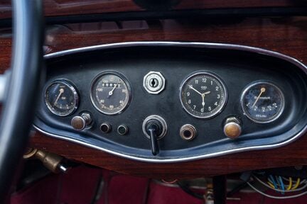 Mercedes-Benz 220 W21 17