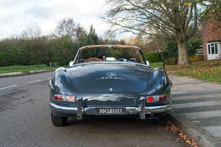 Mercedes-Benz SL 300SL Roadster 6