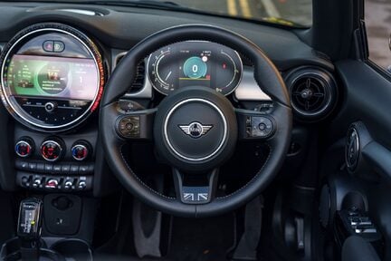 Mini Cooper Convertible Exclusive 17