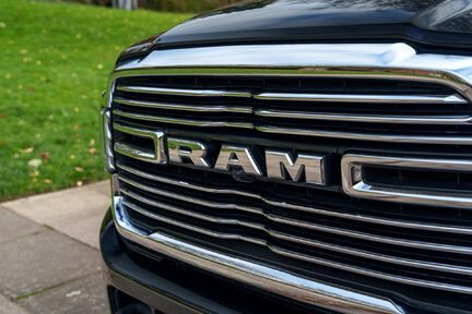 Dodge Ram Laramie 2500 Heavy Duty Cummins Turbo Diesel 8