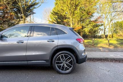 Mercedes-Benz EQA 350 4MATIC AMG LINE PREMIUM 9