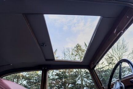 Alvis 4.3 Litre SA 'Pillarless' Saloon by Vanden Plas 22