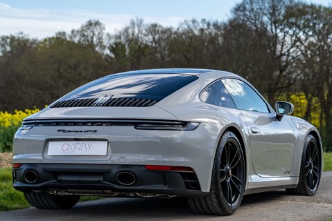 Porsche 911 CARRERA GTS 6