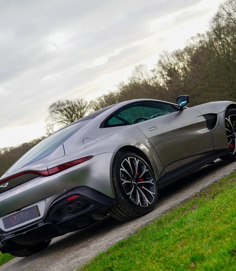 Aston Martin Vantage V8 1