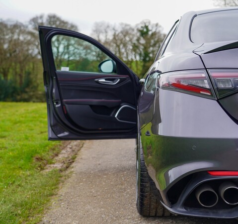 Alfa Romeo Giulia QUADRIFOGLIO 1