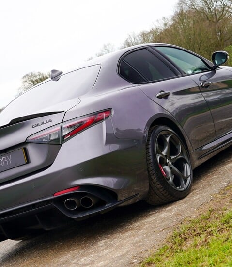 Alfa Romeo Giulia QUADRIFOGLIO 1