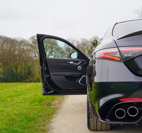 Alfa Romeo Giulia V6 BITURBO QUADRIFOGLIO 1