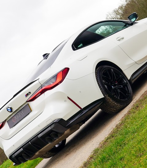 BMW M4 COMPETITION 1