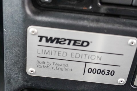 Land Rover Defender 90 XS TWISTED T60 13