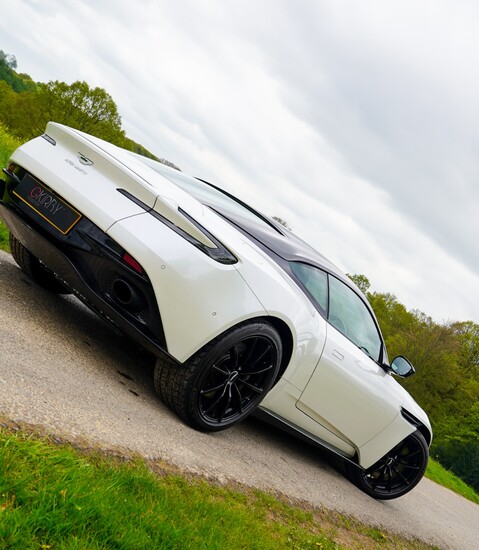 Aston Martin DB11 AMR V12 1