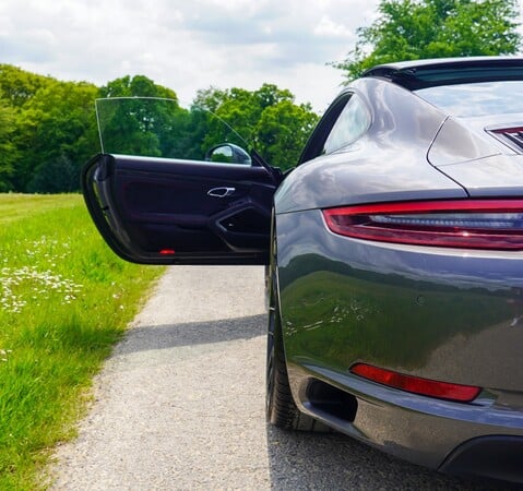Porsche 911 CARRERA GTS PDK 1