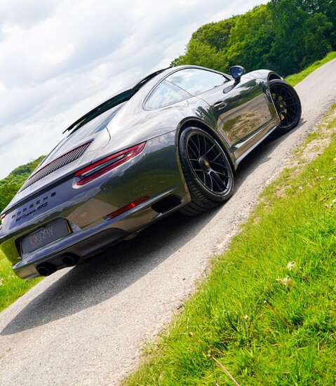 Porsche 911 CARRERA GTS PDK 1