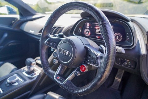 Audi R8 V10 PLUS COUPE 12