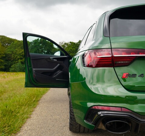 Audi RS4 CARBON BLACK 1