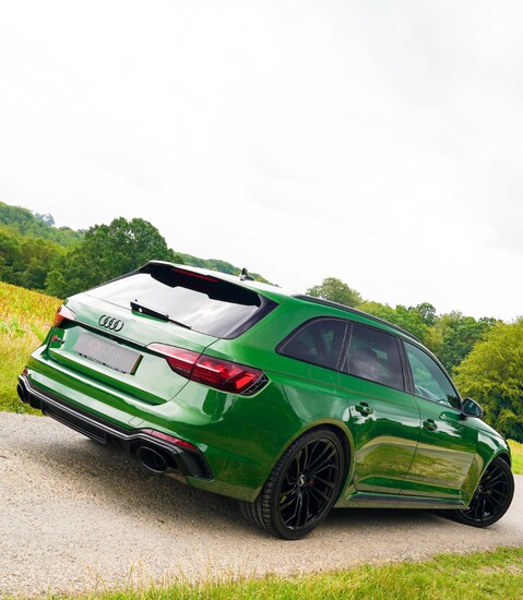 Audi RS4 CARBON BLACK 1