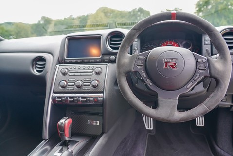 Nissan GT-R NISMO 12