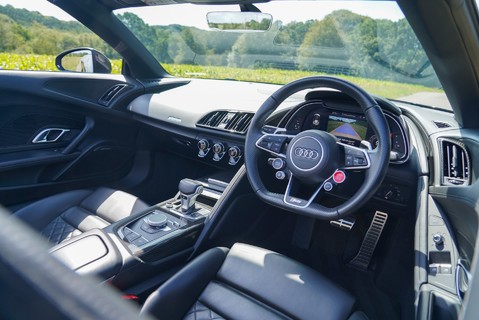 Audi R8 V10 PLUS QUATTRO 9