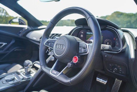 Audi R8 V10 PLUS QUATTRO 13