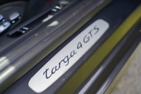 Porsche 911 TARGA 4 GTS PDK 17