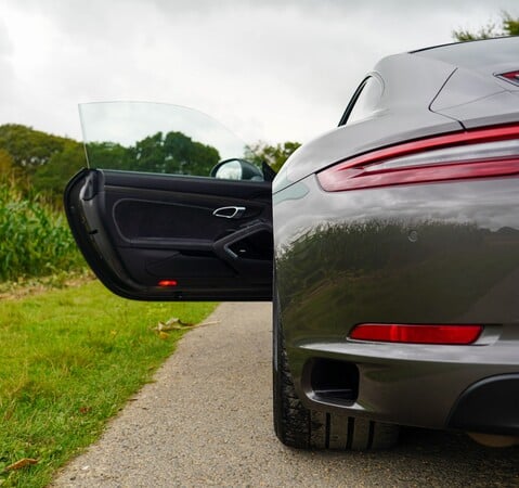 Porsche 911 CARRERA GTS PDK 1