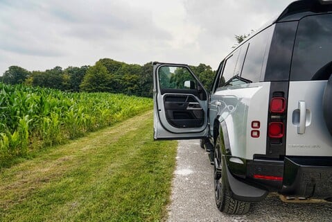 Land Rover Defender 110 3.0 D250 XS EDITION 7