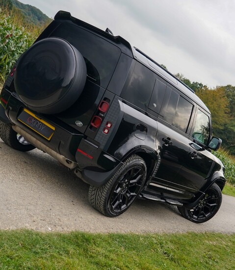 Land Rover Defender P400E XS EDITION HYBRID 1