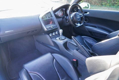 Audi R8 V8 MANUAL 7