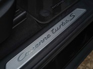 Porsche Cayenne COUPE TURBO S HYBRID 17