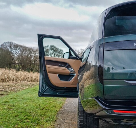 Land Rover Range Rover D300 SE 1