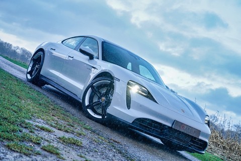Porsche Taycan Performance Plus 93.4kWh 19