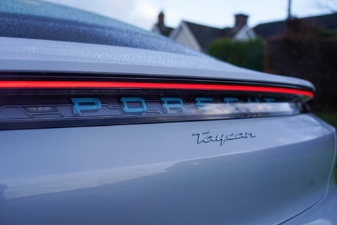 Porsche Taycan Performance Plus 93.4kWh 21