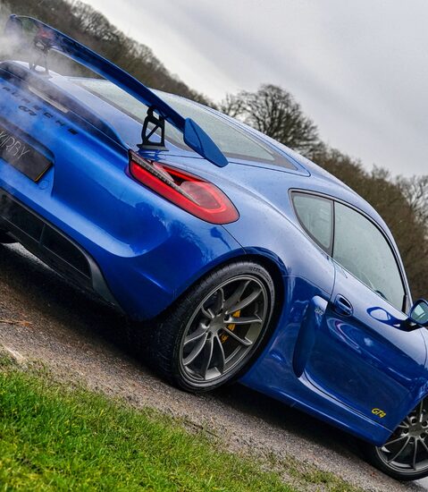 Porsche Cayman GT4 1