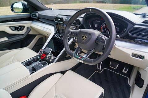 Lamborghini Urus V8 9