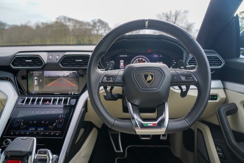 Lamborghini Urus V8 11