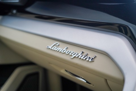 Lamborghini Urus V8 13