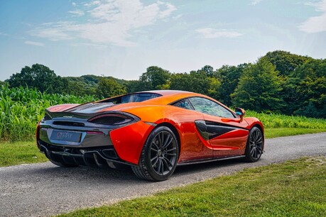 McLaren 570S 