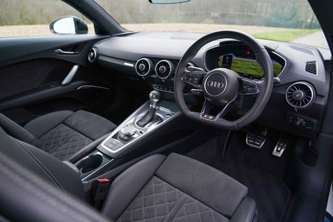 Audi TT TFSI BLACK EDITION 9