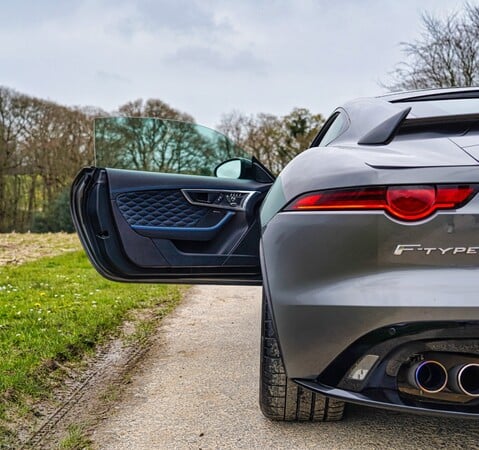 Jaguar F-Type V8 SVR 575 AWD 1