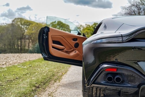 Aston Martin Vantage V8 7