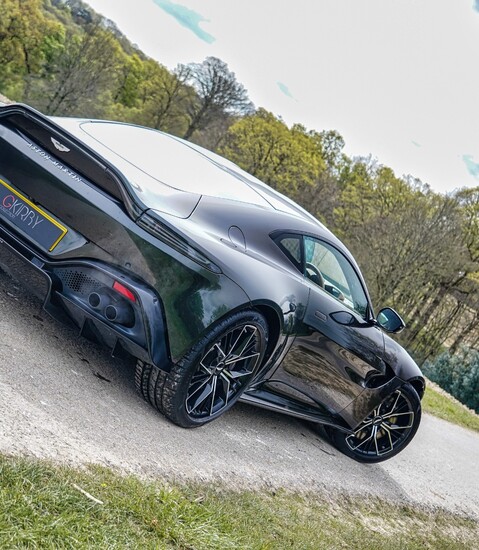 Aston Martin Vantage V8 1