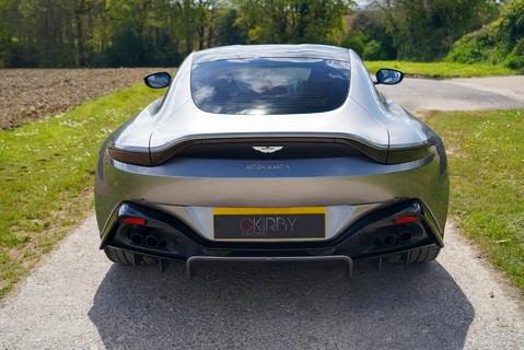 Aston Martin Vantage V8 16