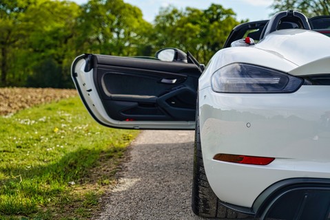 Porsche 718 SPYDER RS PDK 7