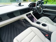 Porsche Taycan 4S CROSS TURISMO 8