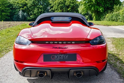 Porsche 718 SPYDER 8