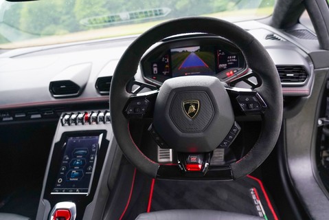 Lamborghini Huracan LP 640-4 EVO 11