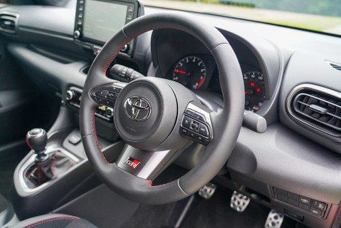 Toyota Yaris GR-Y CIRCUIT 12