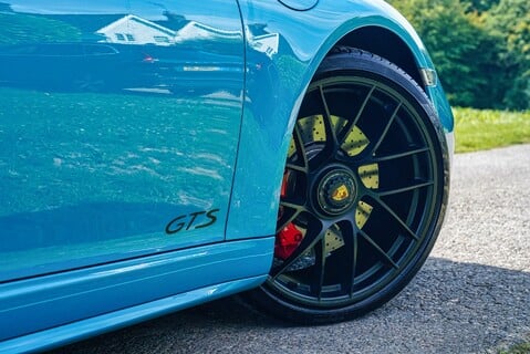 Porsche 911 CARRERA GTS 6