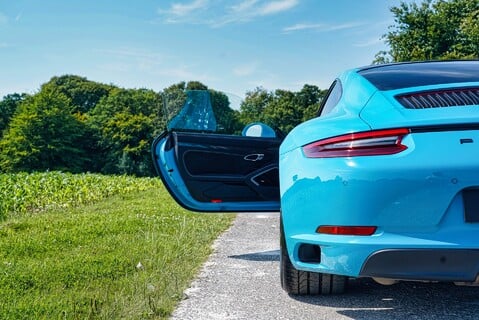 Porsche 911 CARRERA GTS 7