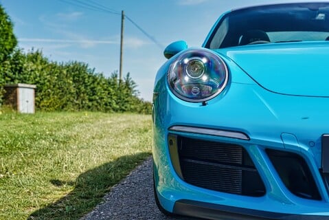 Porsche 911 CARRERA GTS 21